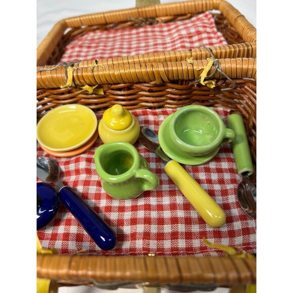 Vintage Wicker Picnic Basket With Ceramic Tea Set - Green & Yellow - Red Checker - Picture 2 of 7